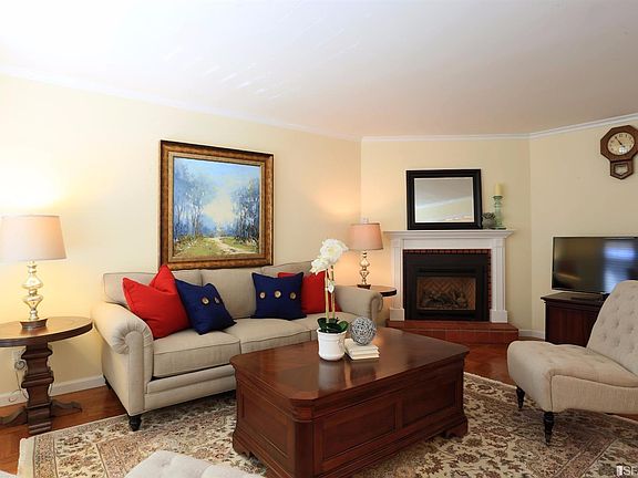 2nd image of 218 Elm Ave