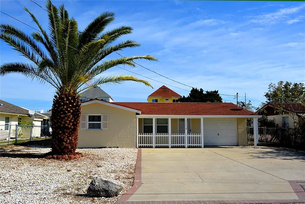 3 bed, 2.0 bath, 1348 sqft, $2,270 — Photo 1