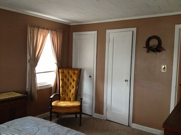 2 closets in Bedroom