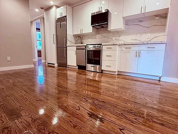 4th image of 215 E 3rd St #5N