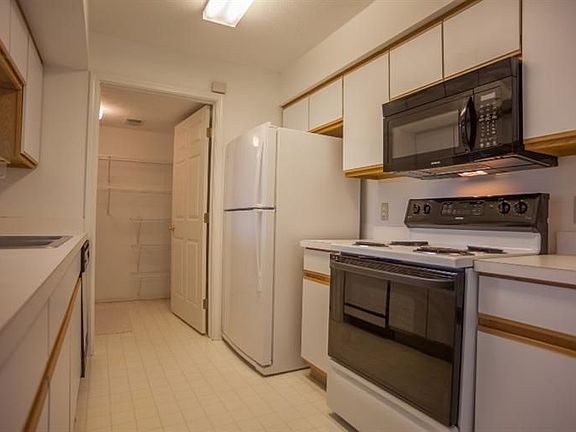 4th image of 1751 Weatherstone Dr