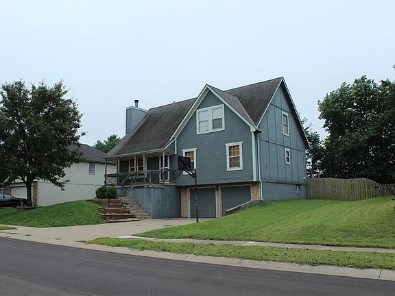 3rd image of 1116 SW Hillcrest Dr