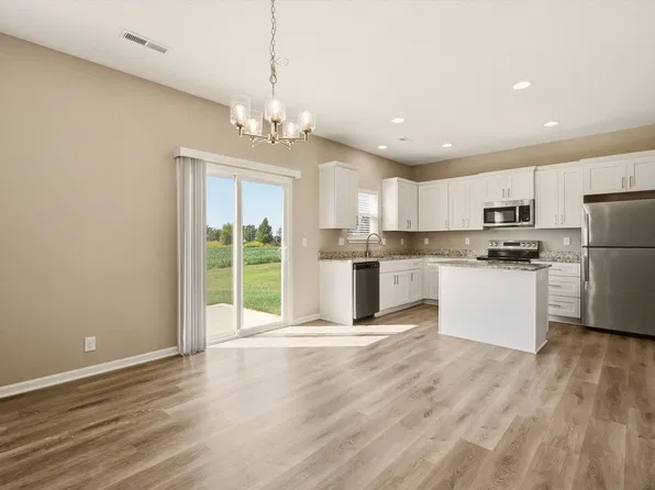 9135 SW 2nd St, Lees Summit, MO 64064