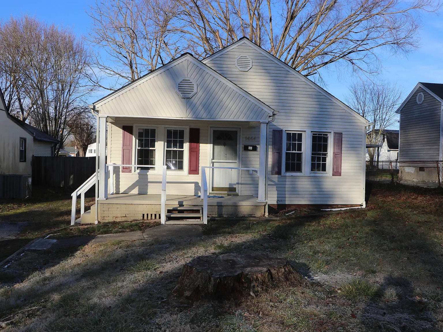 3 bed, 874 sqft, $1,350 — Photo 1