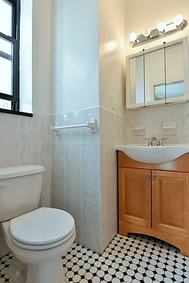 Rented by Balass Ralph, LREB | media 5