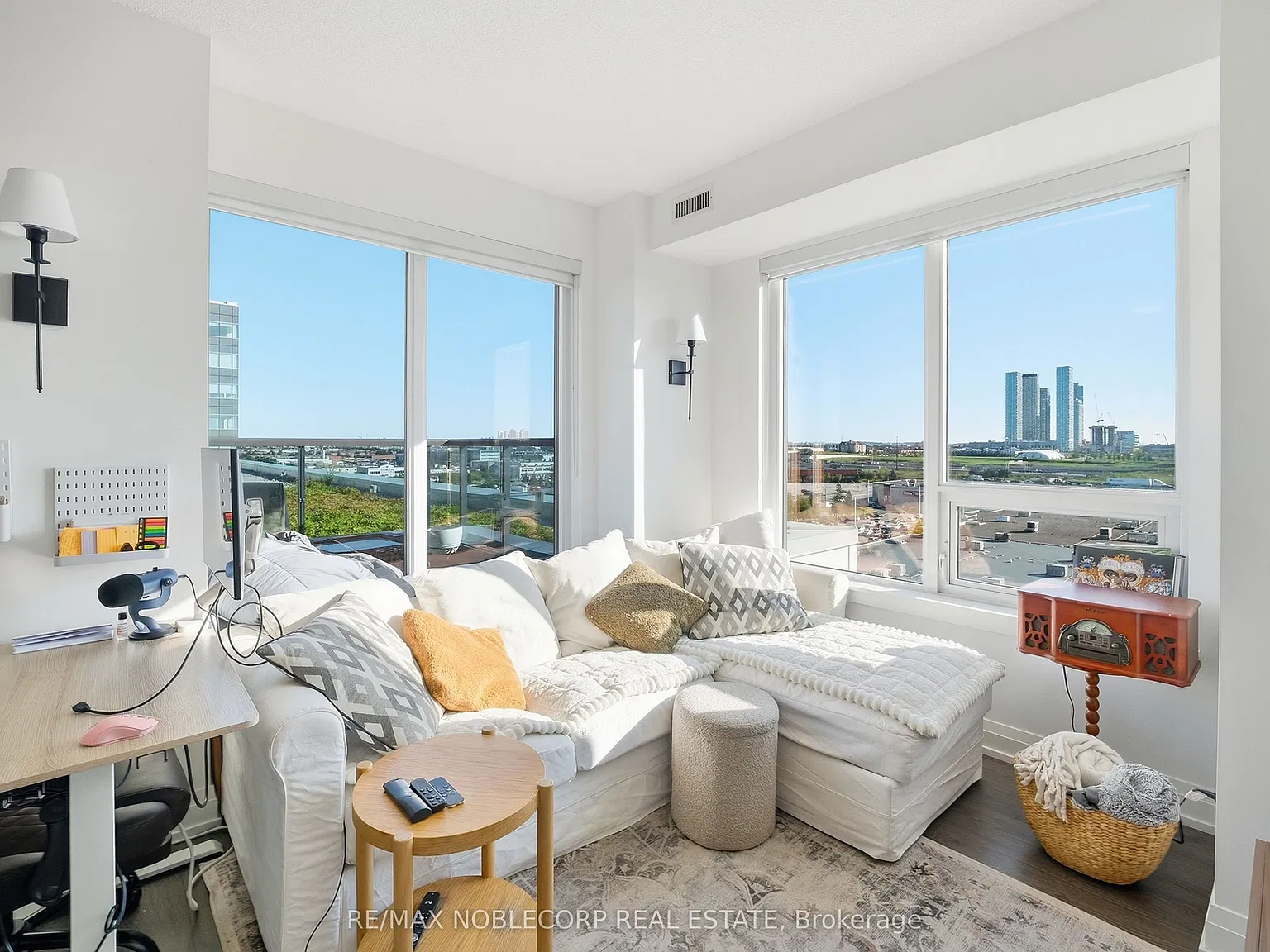 2 bed, $2,850 — Photo 1