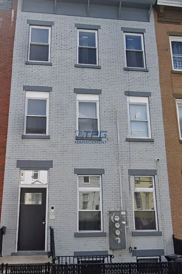 Spacious 2BR Apartment w/ Central A/C | Bright Layout | Prime Elizabeth Location — Photo 1