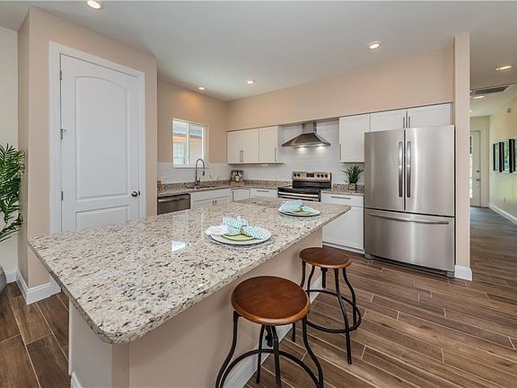 5th image of 977 9th Ave S