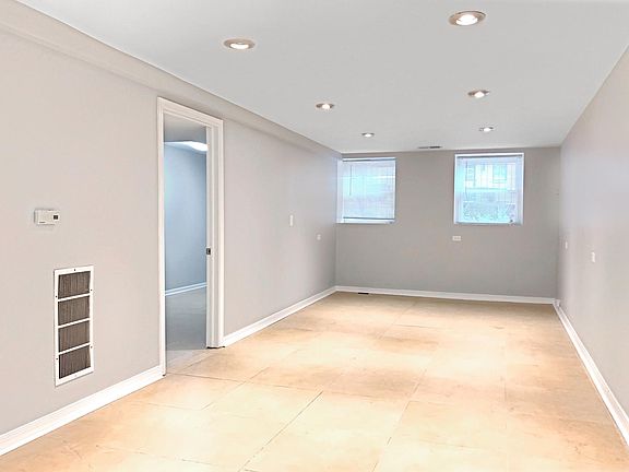 3rd image of 1248 N Wolcott Ave