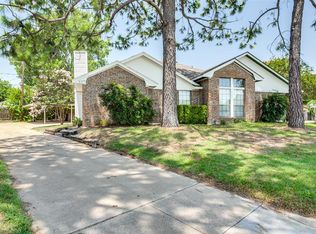 5729 Red Cactus Ct, Arlington, TX 76017