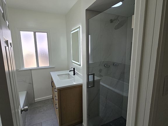 5th image of 2410 Earl Ave