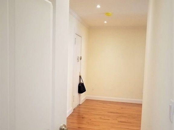 3rd image of 142 E 33rd St #G
