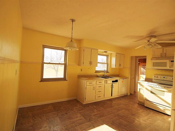 3rd image of 1858 Hart Dr