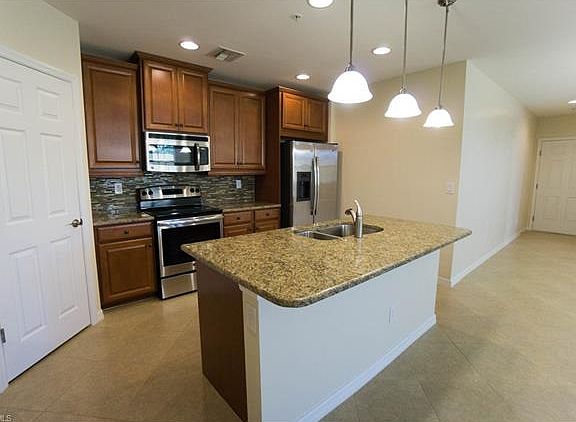 4th image of 23601 Alamanda Dr Unit 101