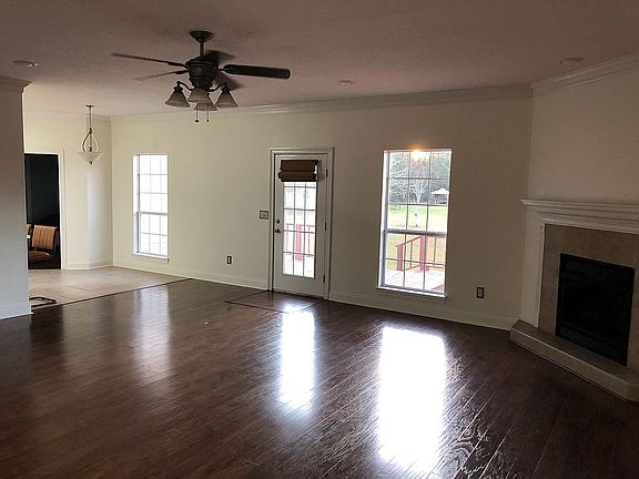 3rd image of 20 Caylee Ln