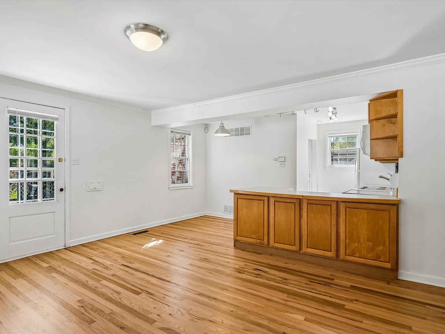 1219 Locust St — Photo 4