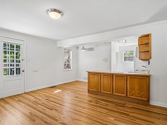 4th image of 1219 Locust St