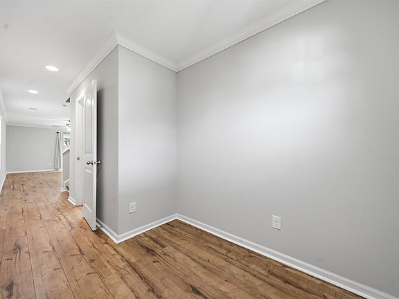 5th image of 122 Saint George Rd