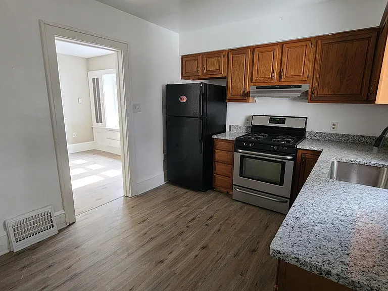 1138 Collinwood Ave — Photo 8