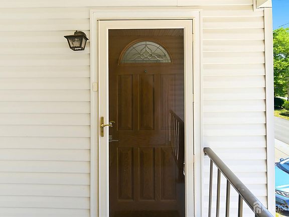 4th image of 5 Pennsylvania Dr #454