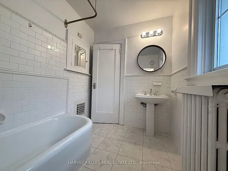 42 Glencairn Ave #B — Photo 18