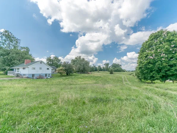 229 Old Stage Rd, Johnson City, TN 37615