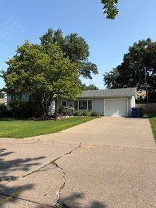 1720 Elmwood Ave, Bettendorf, IA, 52722