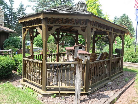 Screen gazebo