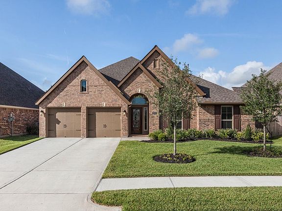This gorgeous, sprawling, one-story home is what you have been looking for.