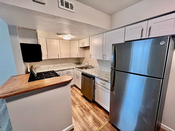 5th image of 5011 San Jacinto St APT 104