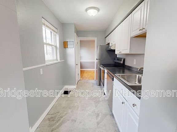 4th image of 108 Bellaire Ave