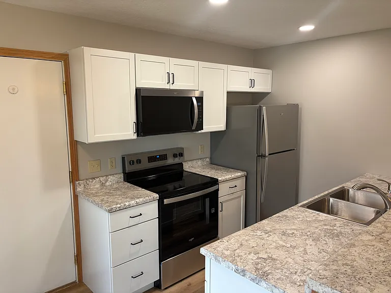 2107 S Holt Ave — Photo 2
