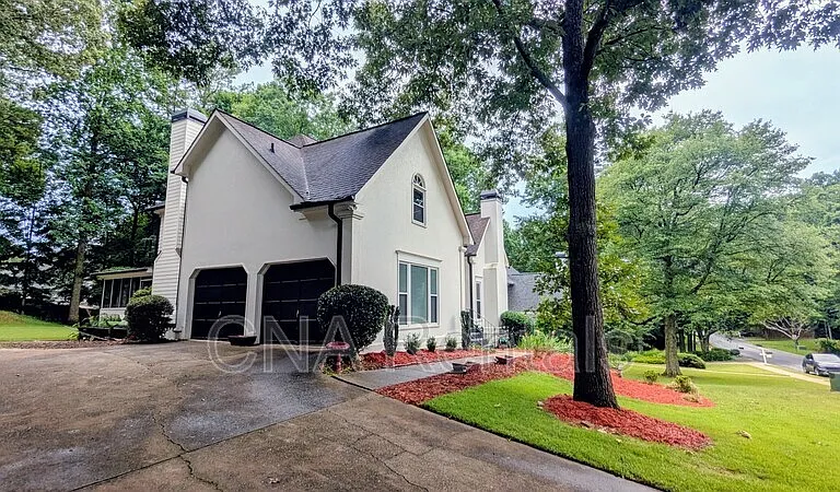 573 Trailwood Ln — Photo 2