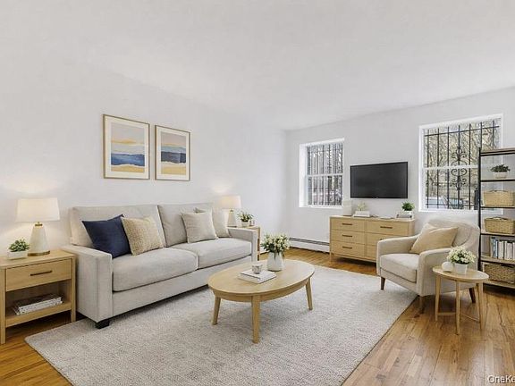 2nd image of 2084 Davidson Avenue