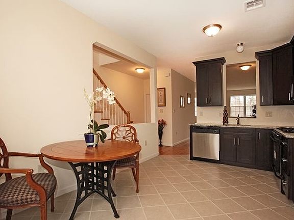 5th image of 278 Woodland Ave