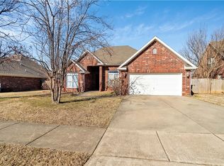 3750 W River Bend Dr, Fayetteville, AR 72704