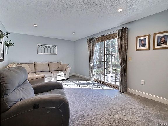 3rd image of 1256 Saybrook Ave