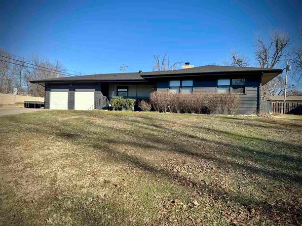 1809 Monument Rd, Ponca City, OK 74604