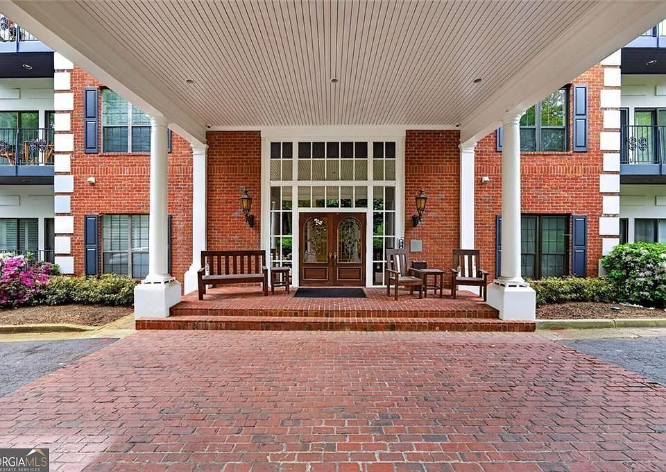 1st image of 2921 Lenox Rd NE APT 310