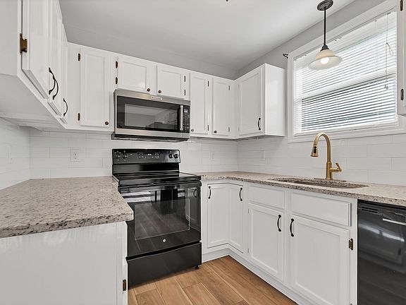 2nd image of 114 Chevy Chase Trl