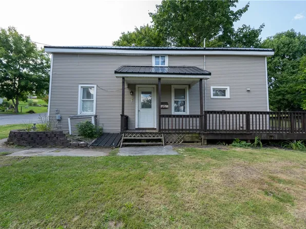 104 W Godfrey St, Newark, NY 14513