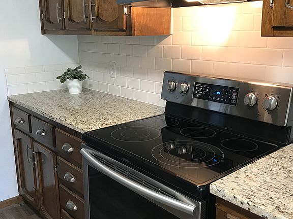 3rd image of 110 Wildwood Dr
