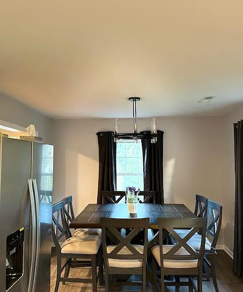 410 Moseley Dr — Photo 3