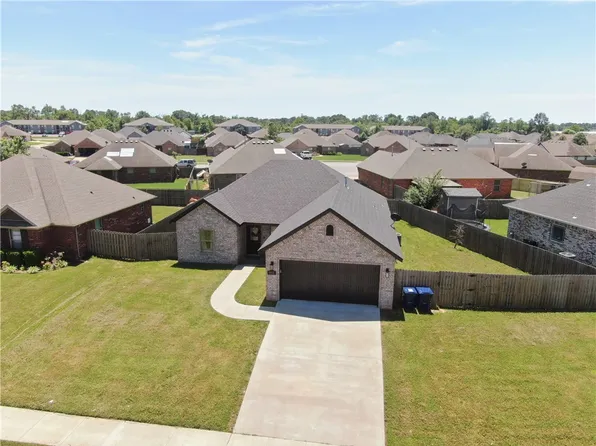 812 E Asher Dr, Rogers, AR 72758