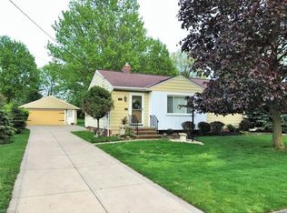 7555 Malibu Dr, Parma, OH