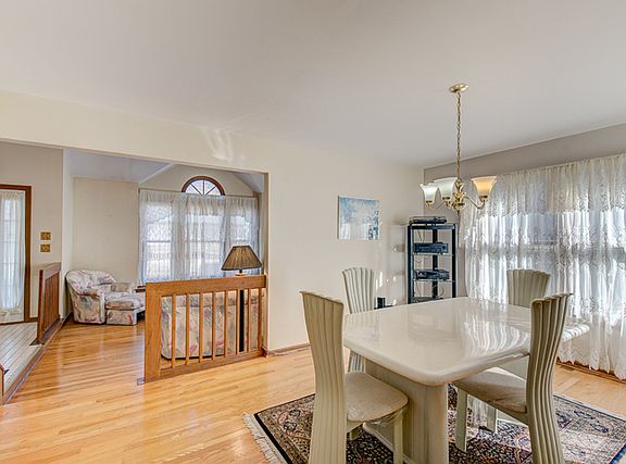 4th image of 207 Brookwood Ln E