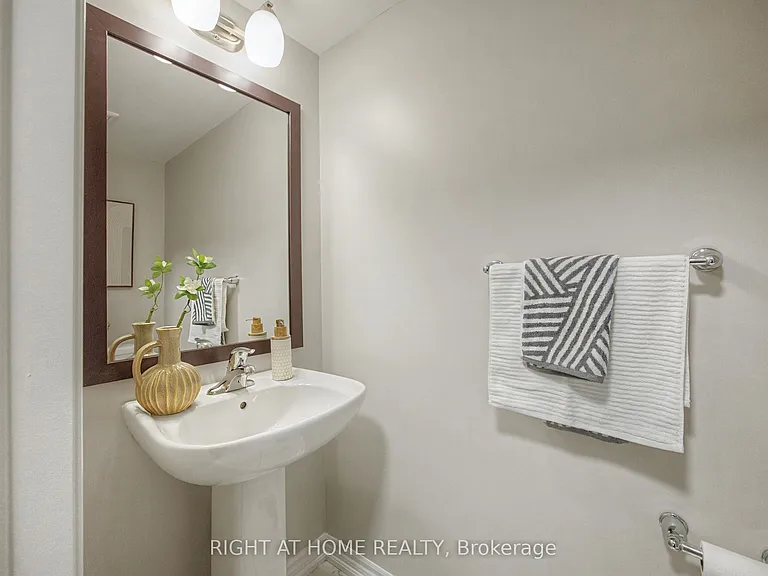 1235 Mulroney Hts — Photo 25