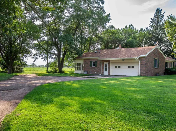 3360 S Southern Hills Dr, Hastings, NE 68901