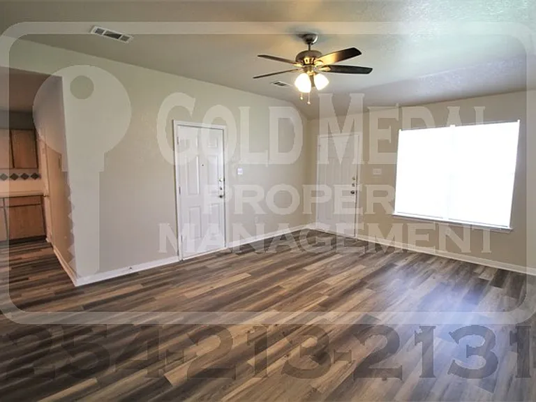 1520 Shoshoni Trl — Photo 4