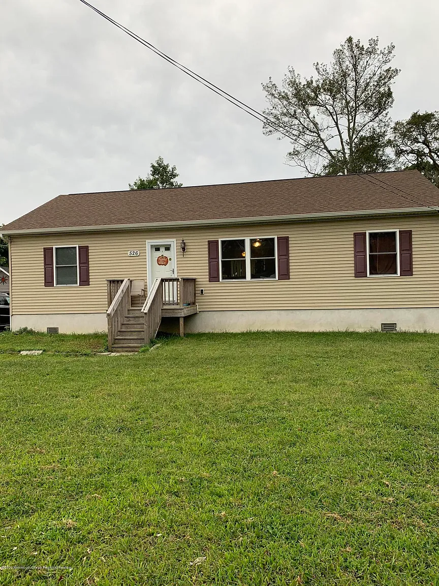 526 E Arverne Ave photo 1